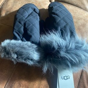 UGG Quilted Smart Mittens - Mismatched Sizes - As Is